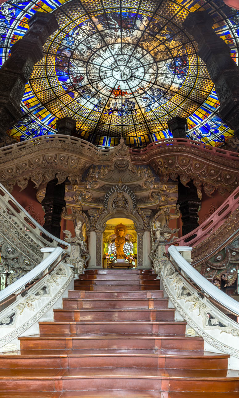 Stiegenlauf im Erawan Museum