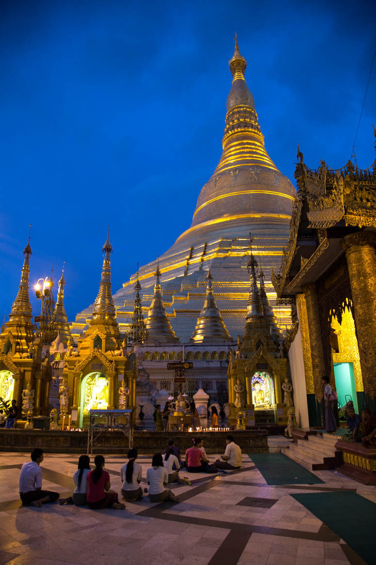 Sonnenuntergang bei Shwedagon