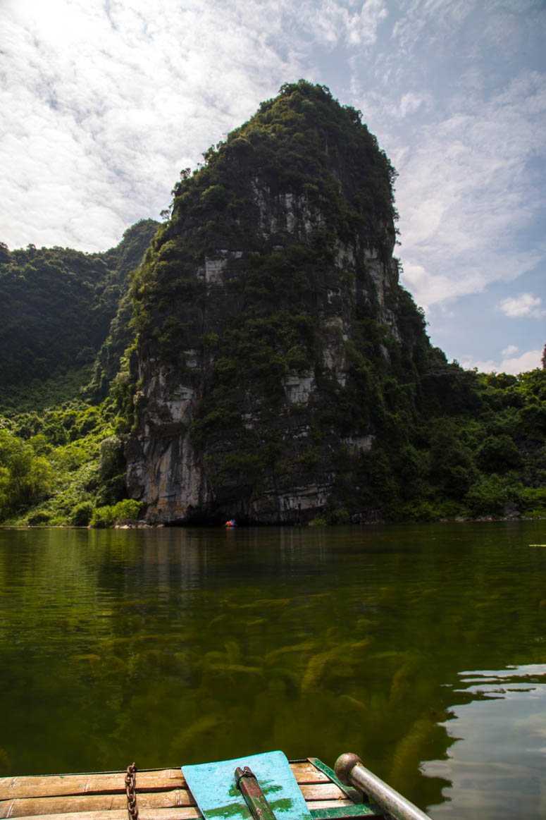 am Fluss zur Höhle