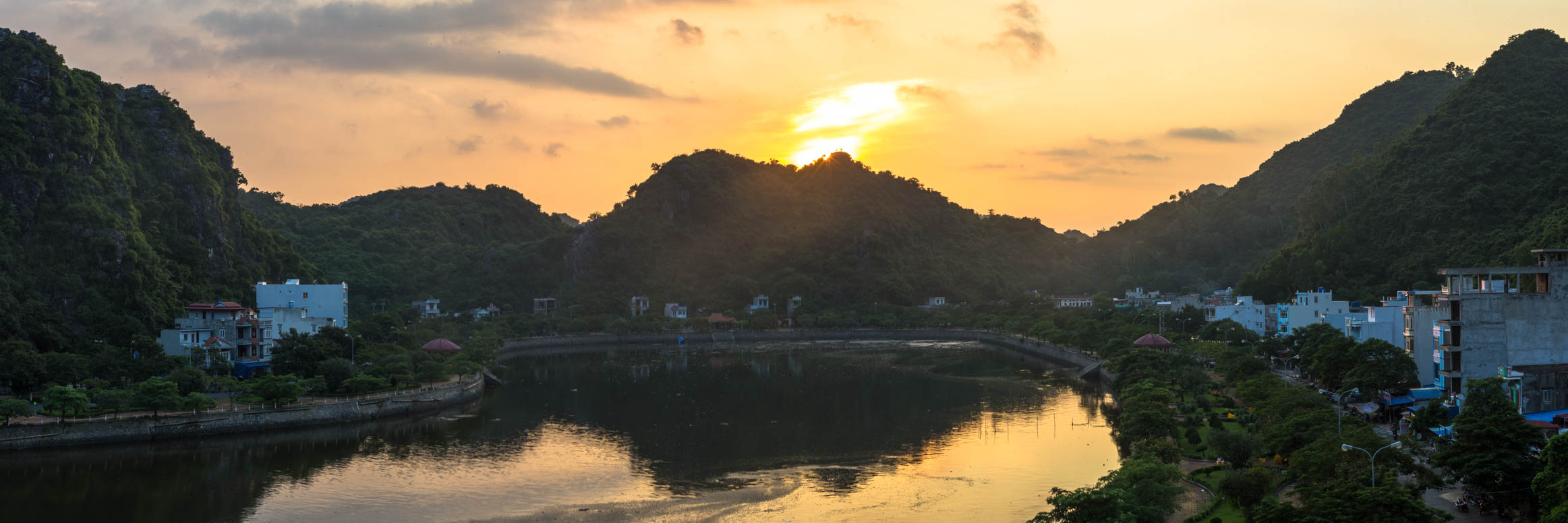 Sonnenuntergang über Cat Ba Island