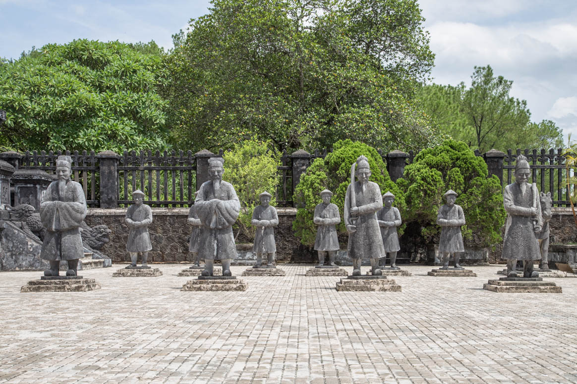 Die Statuen des Kai Dinh Grabmahls