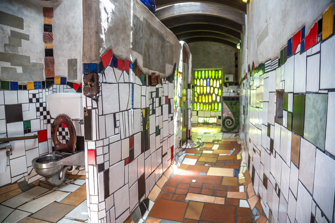 HUNDERTWASSER TOILETTEN